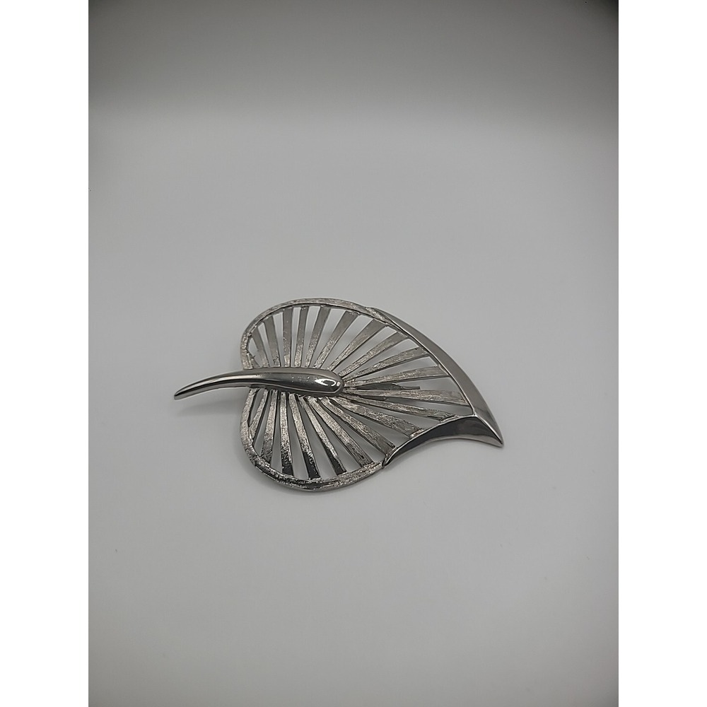 Vintage RNK Brooch Pin Silver Tone Leaf Ornate Womens Jewelry Costume